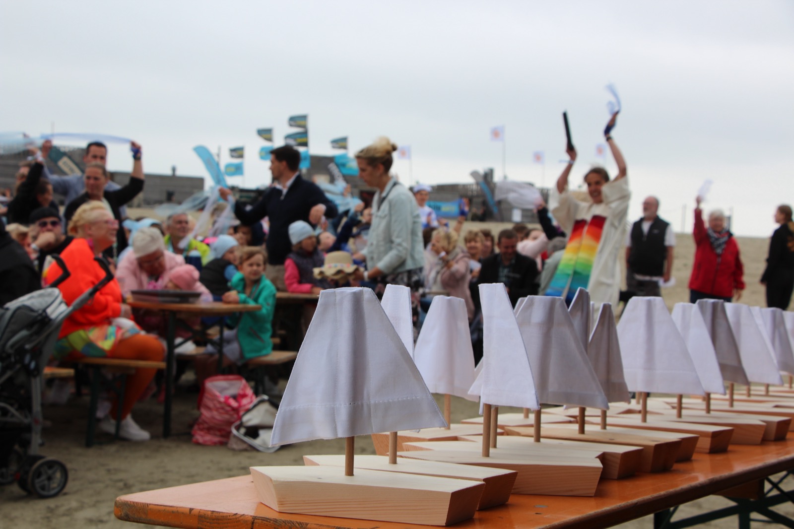 Taufgeschenke – Holzsegelboote